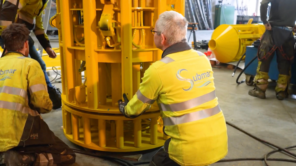 Engineering + construction of offshore machines for Submar